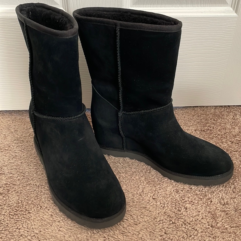 UGG Women’s US Size 9.5 Classic Femme Wedge Bootie Black